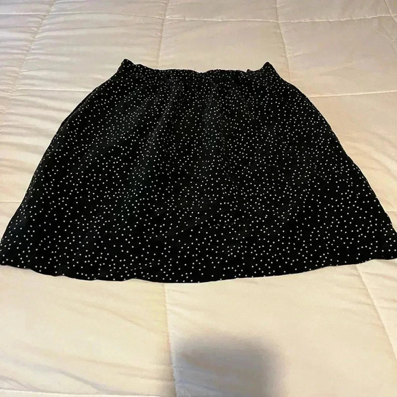 Madewill Silk Black and White Polka Dot
Faux Wrap Skirt Size S w/Pockets - Picture 5 of 9